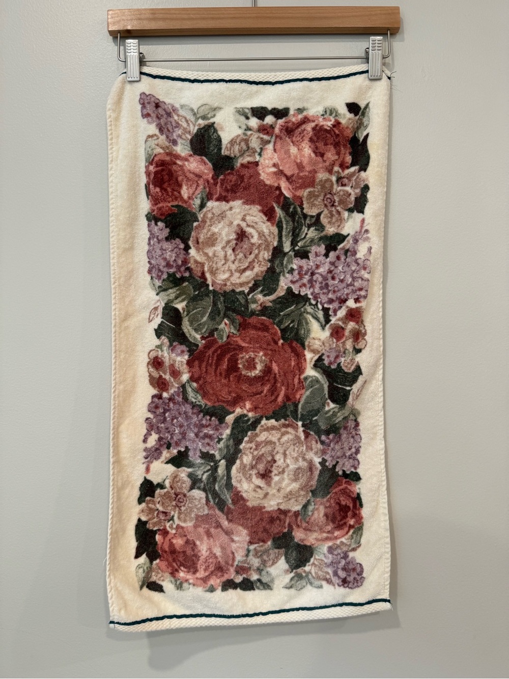 VTG Croscill Cabbage Rose Hand Towel Floral Cream Grandmacore Shabby Chic